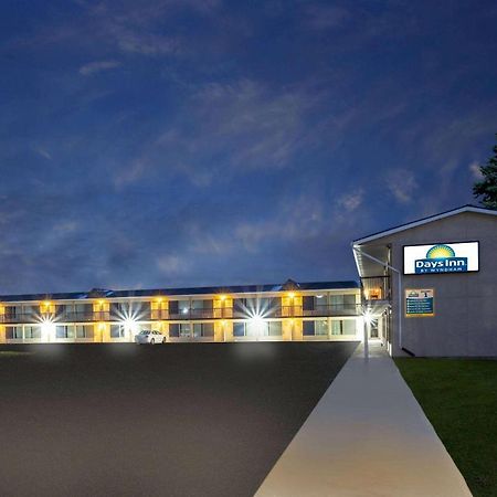 Days Inn By Wyndham Birch Run Exterior photo